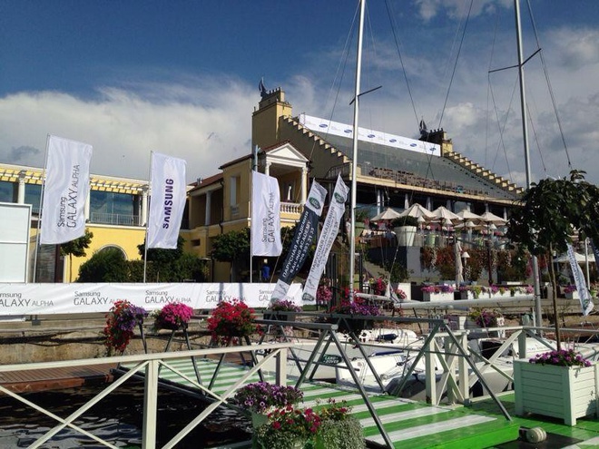 Samsung ra mắt Galaxy Alpha vỏ kim loại trên du thuyền Nga