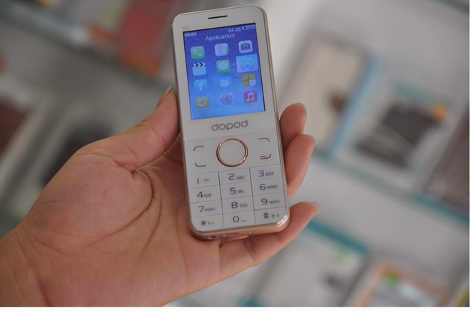 Điện thoại cơ bản nhái kiểu dáng iPhone 5S giá 380.000 đồng