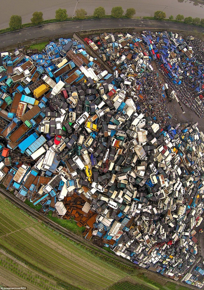 Nghĩa địa xe cũ khổng lồ tại Trung Quốc