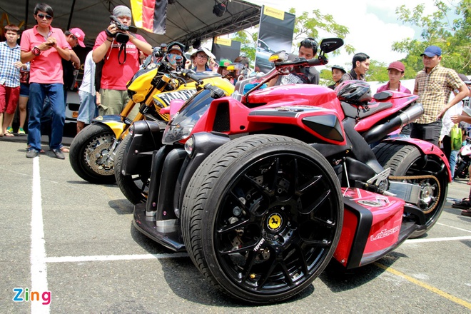 Như thường lệ, sự sôi động của Vietnam Motorbike Festival 2015 cũng có một phần đóng góp của chính các biker tại Sài Gòn và các khu vực lân cận.