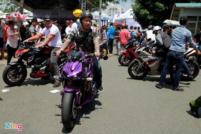 Biểu diễn mạo hiểm tại lễ hội môtô lớn nhất Việt Nam