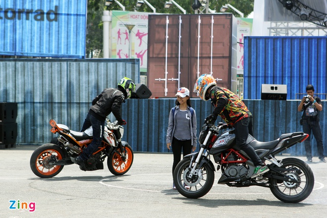 Biểu diễn mạo hiểm tại lễ hội môtô lớn nhất Việt Nam