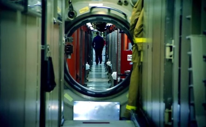 Xem thủy thủ Mỹ nướng thịt trên boong tàu ngầm hạt nhân - ảnh 3