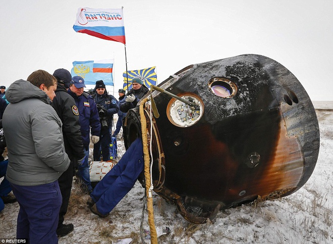 Cảnh đón phi hành gia rơi xuống từ vũ trụ - ảnh 2