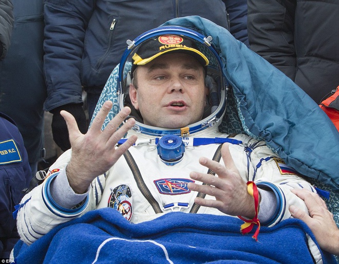 Cảnh đón phi hành gia rơi xuống từ vũ trụ - ảnh 7