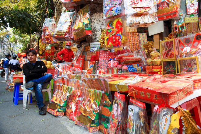 Ảnh chọn mua đồ lễ cúng ông Công, ông Táo - ảnh 1