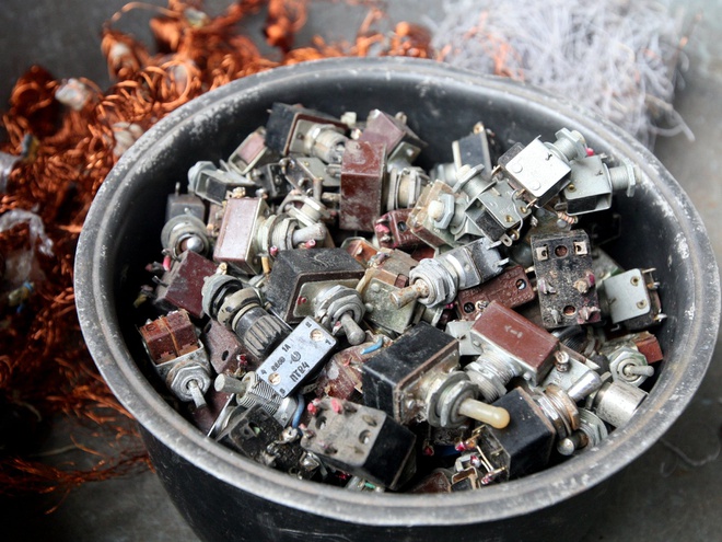 Làng chuyên 'xẻ thịt' máy bay, xe quân sự ở Việt Nam - ảnh 9