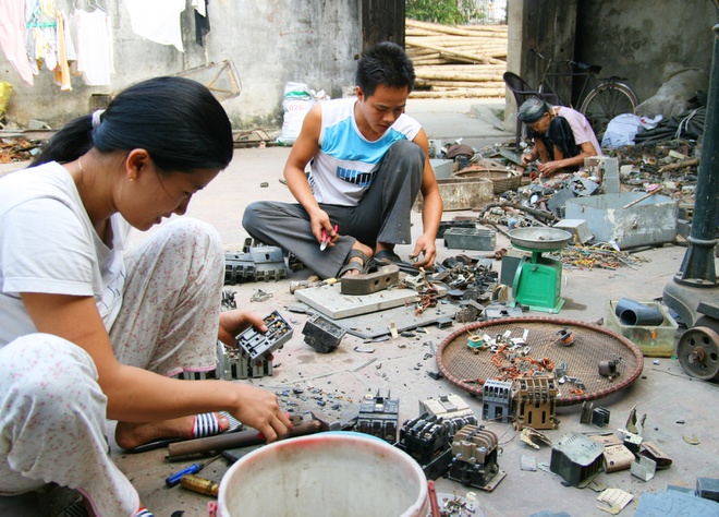 Làng chuyên 'xẻ thịt' máy bay, xe quân sự ở Việt Nam - ảnh 10