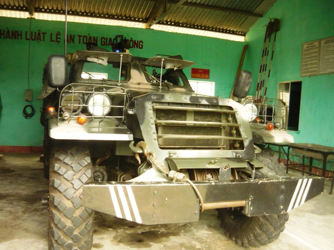 Clip khám phá xe thiết giáp BTR 152 đối phó bão Haiyan - ảnh 7