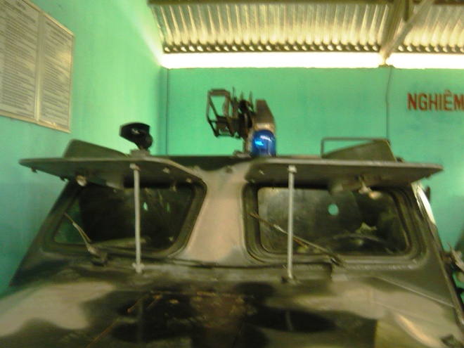 Clip khám phá xe thiết giáp BTR 152 đối phó bão Haiyan - ảnh 9