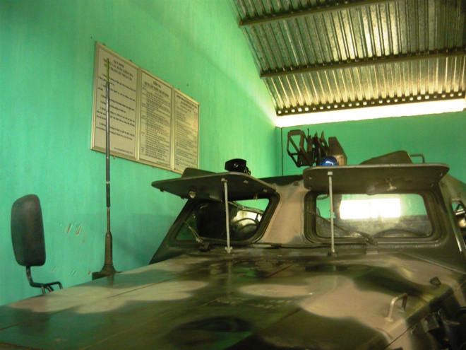 Clip khám phá xe thiết giáp BTR 152 đối phó bão Haiyan - ảnh 12