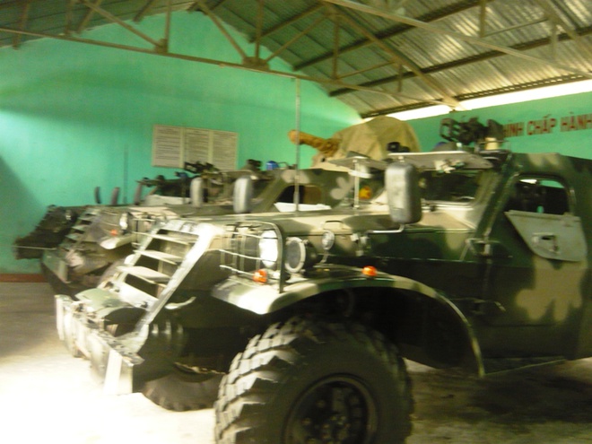Clip khám phá xe thiết giáp BTR 152 đối phó bão Haiyan - ảnh 17