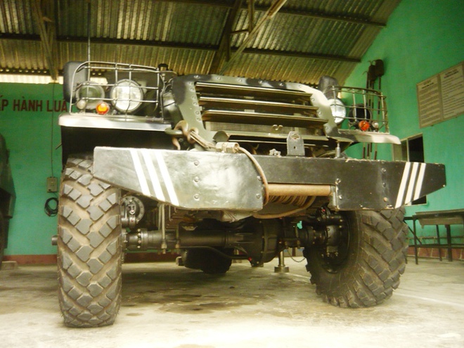 Clip khám phá xe thiết giáp BTR 152 đối phó bão Haiyan - ảnh 15