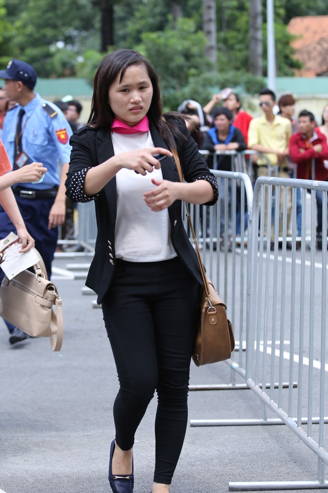 Hỗn loạn, đổ hàng rào trong ngày thử giọng đầu tiên Vietnam Idol - ảnh 12