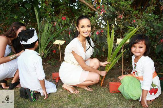 Những hình ảnh đời thường thú vị của tân Hoa hậu Thế giới - ảnh 17