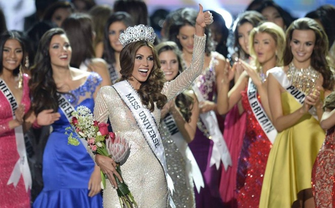 Miss Venezuela suýt rơi vương miện khi lên ngôi HH Hoàn vũ - ảnh 9