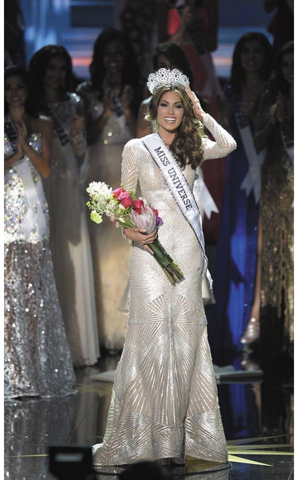 Miss Venezuela suýt rơi vương miện khi lên ngôi HH Hoàn vũ - ảnh 10