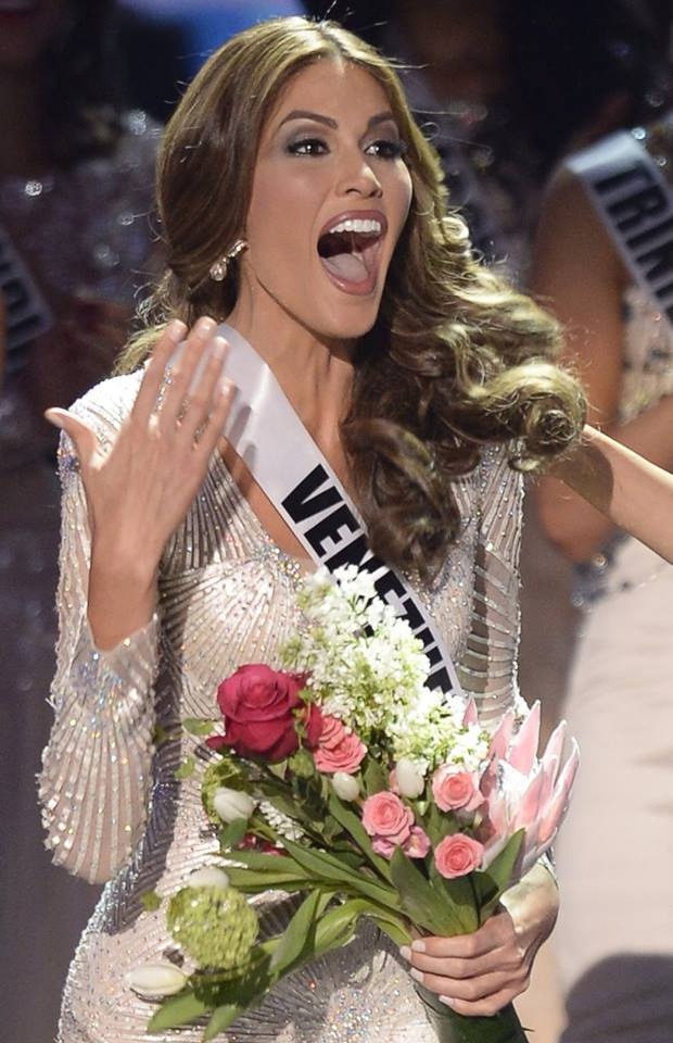 Miss Venezuela suýt rơi vương miện khi lên ngôi HH Hoàn vũ - ảnh 3