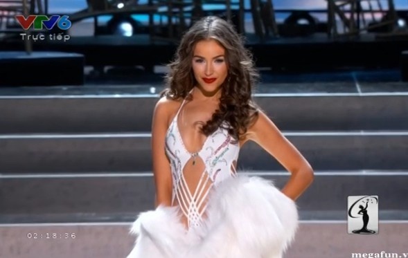 Miss Venezuela suýt rơi vương miện khi lên ngôi HH Hoàn vũ - ảnh 12