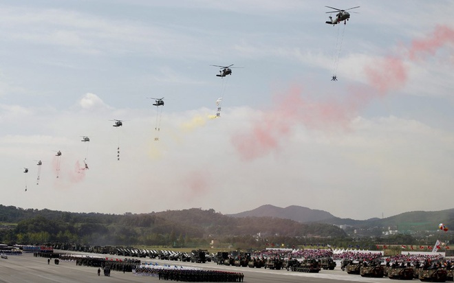 Hàn Quốc khoe vũ khí khủng trong lễ diễu binh lớn nhất - ảnh 12