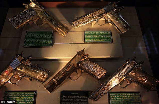 Những khẩu súng dát vàng lừng danh thế giới - ảnh 8