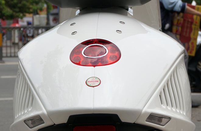 50 chiếc Vespa 946 giá 380 triệu đã đến tay khách hàng Việt - ảnh 12