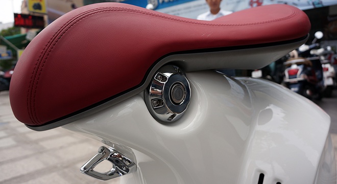 50 chiếc Vespa 946 giá 380 triệu đã đến tay khách hàng Việt - ảnh 6