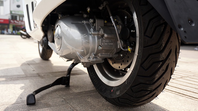 50 chiếc Vespa 946 giá 380 triệu đã đến tay khách hàng Việt - ảnh 9