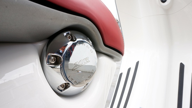 50 chiếc Vespa 946 giá 380 triệu đã đến tay khách hàng Việt - ảnh 7