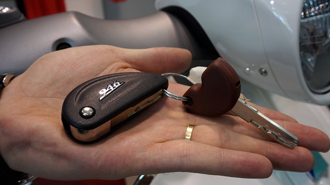 50 chiếc Vespa 946 giá 380 triệu đã đến tay khách hàng Việt - ảnh 13