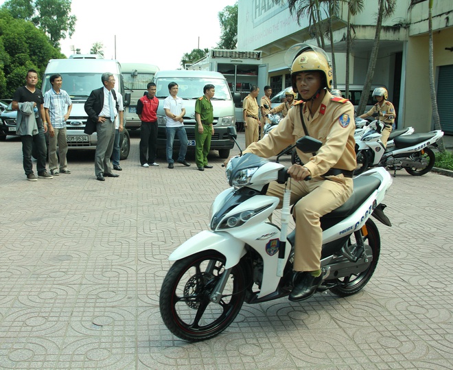 CSGT Nghệ An, Thái Bình đi mẫu xe đặc biệt của Yamaha - ảnh 6