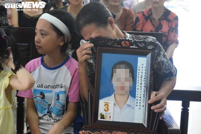 Hoãn phiên xử 'nữ quái' đầu độc chị họ bằng trà sữa khiến người khác chết oan - 1