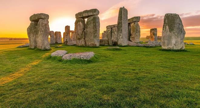 Bí ẩn chôn giấu hàng trăm năm về vòng tròn đá Stonehenge được lý giải - 1