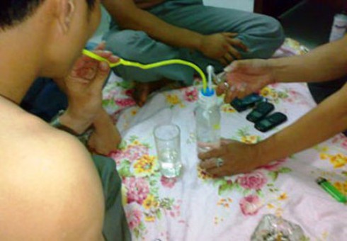 Tàn phá tuổi trẻ vì dính vào “hàng đá” - ảnh 1