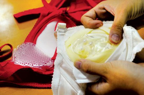 Hậu Giang: Phát hiện 25 áo ngực Trung Quốc chứa thuốc lạ - ảnh 1