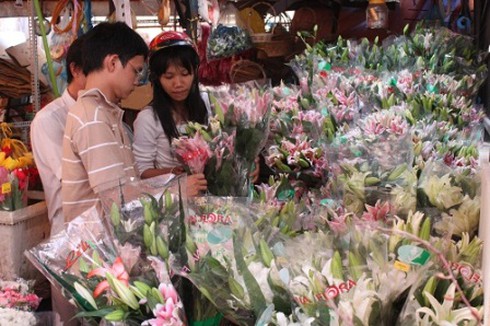 Hoa tươi tăng giá mạnh - ảnh 1
