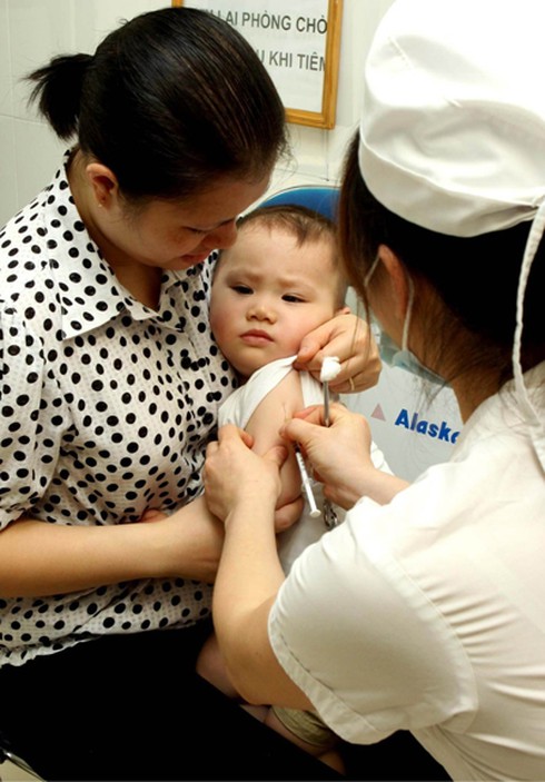 TP.HCM tiêm lại vắc xin Quinvaxem - ảnh 1