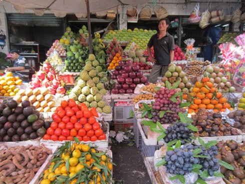 Cuối năm, buôn bán “khóc ròng” vì ế ẩm - ảnh 2