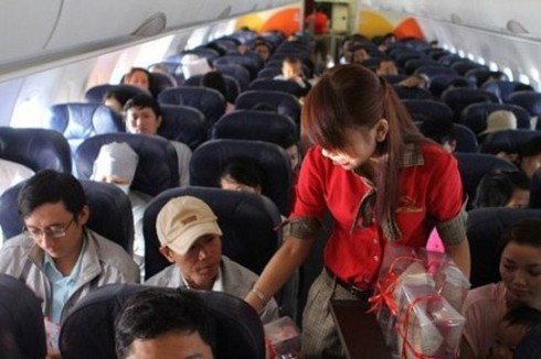 Miễn phí vé máy bay cho SV, CN về quê ăn Tết - ảnh 1