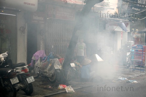 Căn nhà chỉ có thể ngồi, quỳ, bò, nằm ở trung tâm Hà Nội - ảnh 12