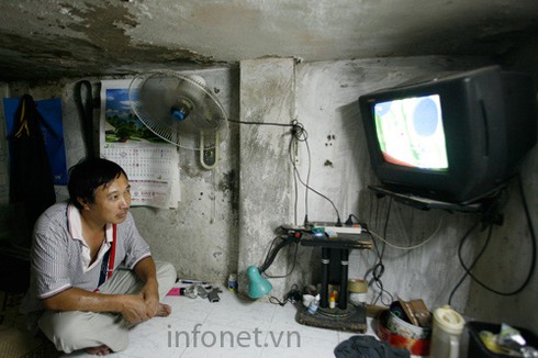 Căn nhà chỉ có thể ngồi, quỳ, bò, nằm ở trung tâm Hà Nội - ảnh 5