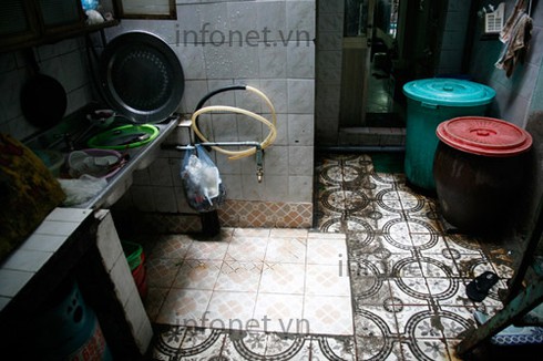 Căn nhà chỉ có thể ngồi, quỳ, bò, nằm ở trung tâm Hà Nội - ảnh 8