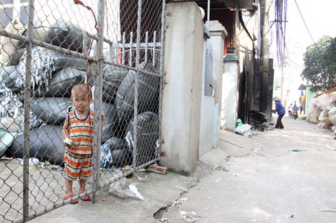 Làng tái chế nhựa: Nước đen kịt, mùi thối bủa vây - ảnh 10