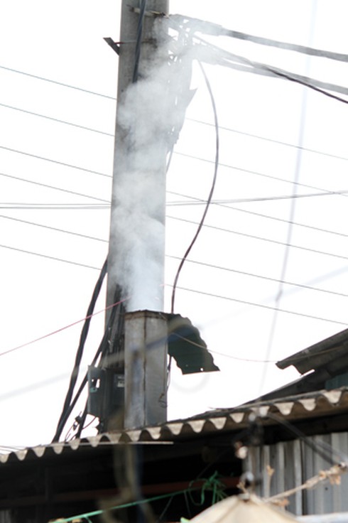 Làng tái chế nhựa: Nước đen kịt, mùi thối bủa vây - ảnh 2