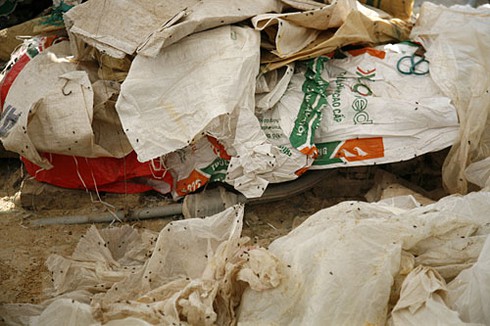 Làng tái chế nhựa: Nước đen kịt, mùi thối bủa vây - ảnh 5