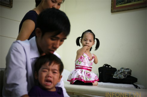 Cuộc sống nghị lực của cháu bé không tay chân - ảnh 7