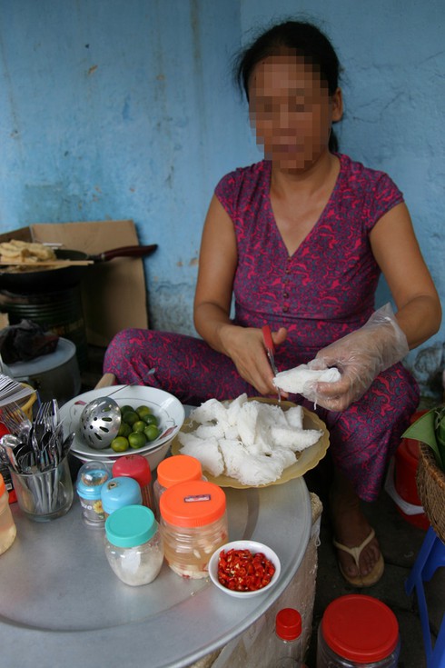 Bún đậu mắm tôm: Thực khách ăn món