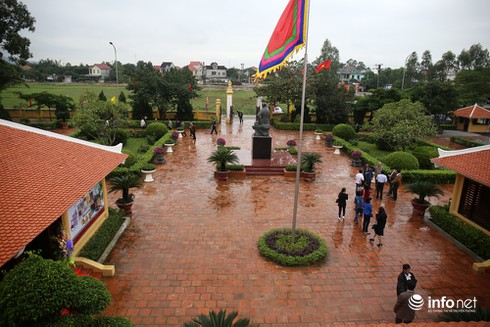 Khu lưu niệm Nguyễn Du thu hút du khách thập phương - ảnh 11
