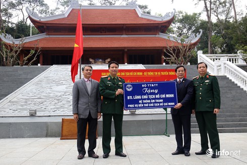Bộ TT&TT tặng hệ thống âm thanh cho BQL Lăng Chủ tịch Hồ Chí Minh - ảnh 4