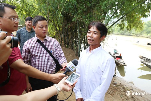 Bộ Trưởng Bộ TT&TT thăm, tặng quà ông Hoàng Văn Tâm cứu sống 15 người trong lũ - ảnh 3